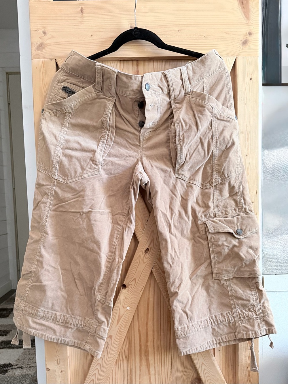 Women’s Tan Cargo capris- Casual Utility Style